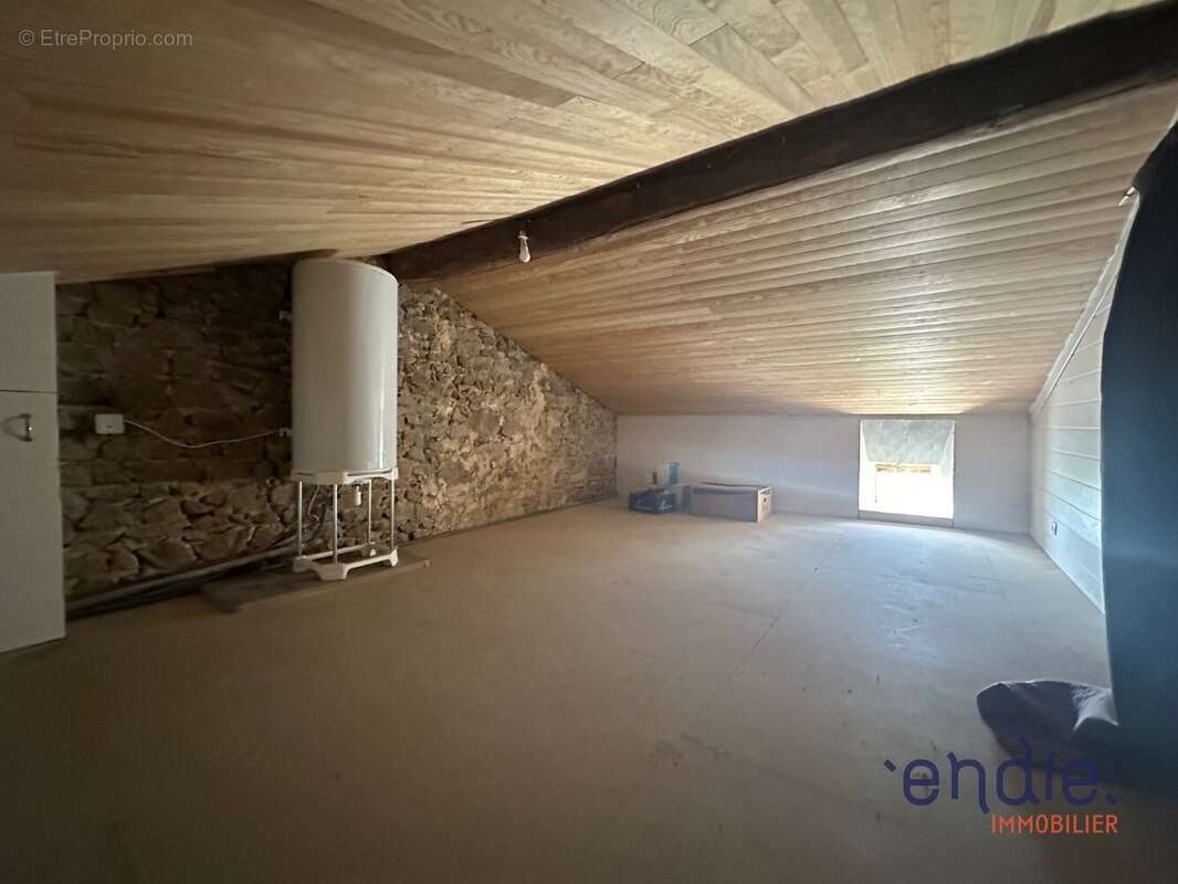 Maison à VERNET-LA-VARENNE