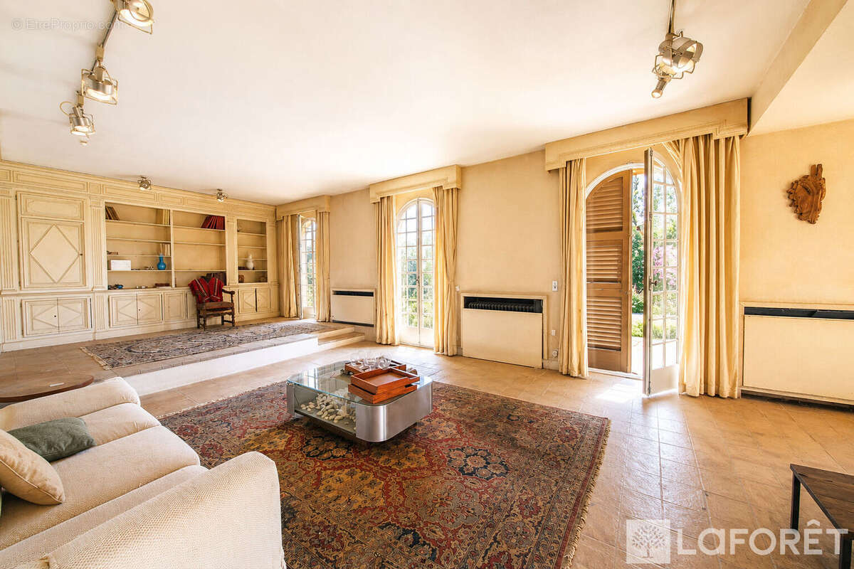 Borgo Propriété de 550 m² à rénover Terrain 3 600 m² - photo 3