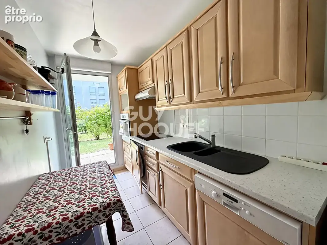 MANTES LA JOLIE - Appartement  3 pièces 2 Chambres, Jardin - Place de parking - photo 7