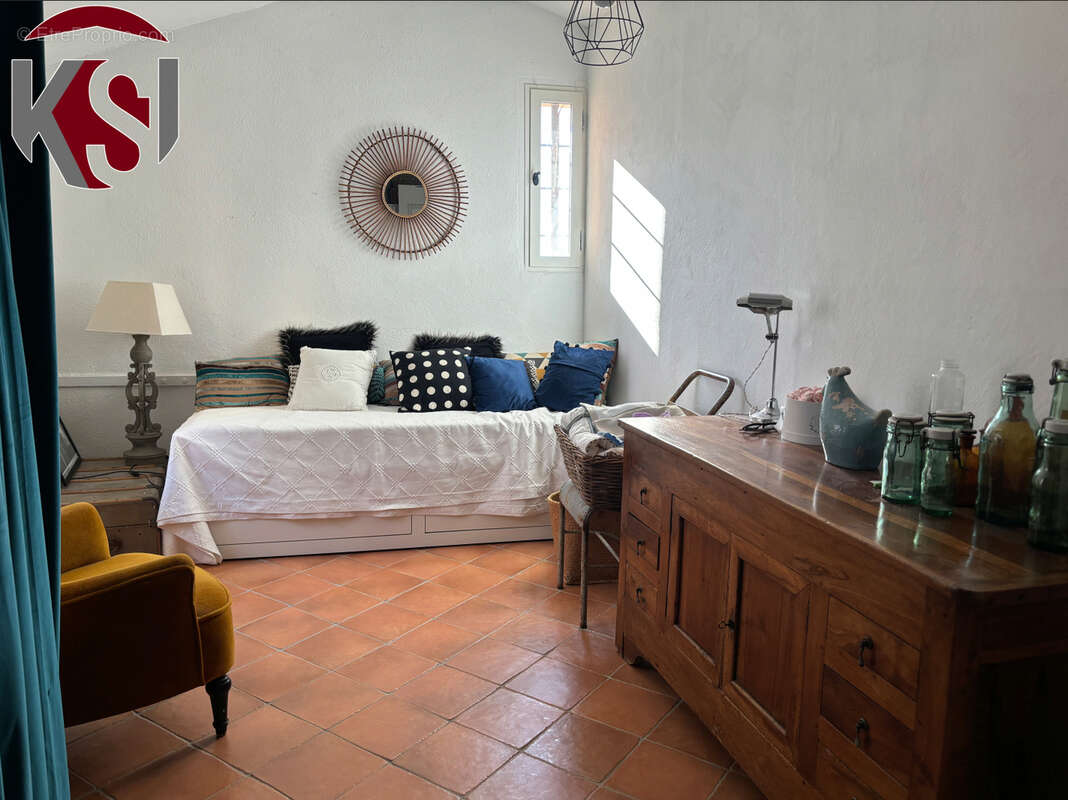 Maison à SEILLONS-SOURCE-D'ARGENS