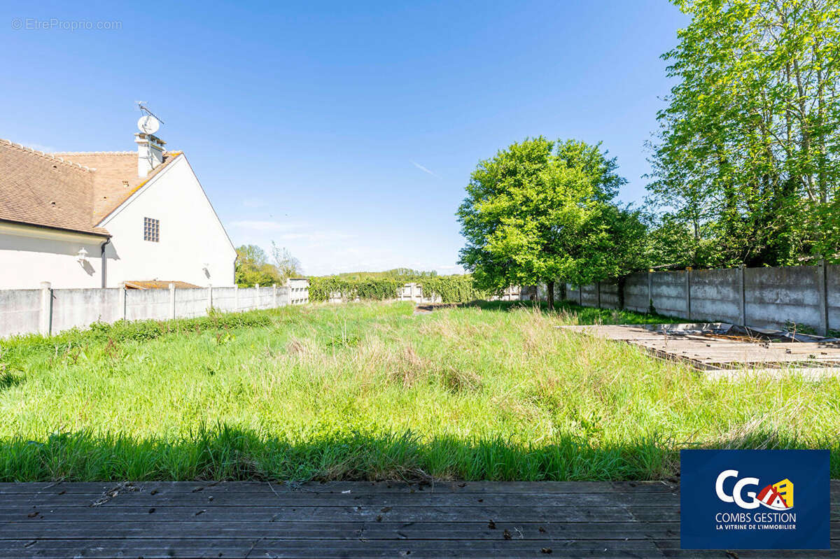 Maison à VERT-SAINT-DENIS