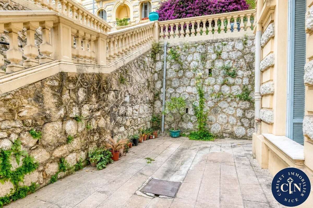 Appartement 62 m² à Nice  - photo 8
