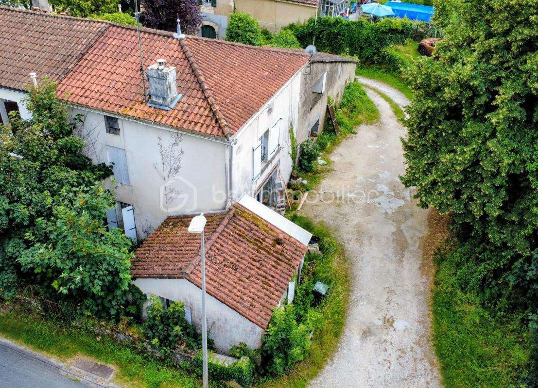 SAINT-VAIZE – Ensemble immobilier à fort potentiel aux portes de Saintes 85000€ - photo 3