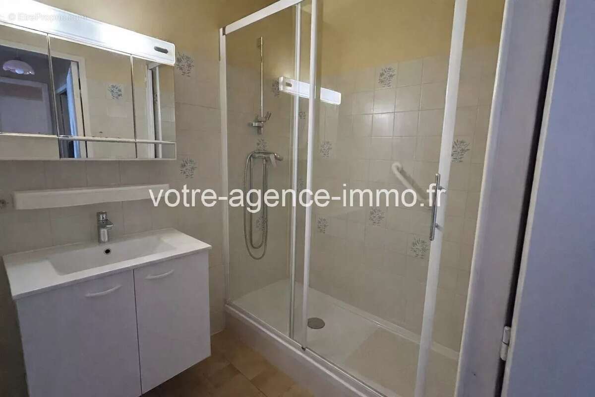 Appartement à SAINT-LAURENT-DU-VAR