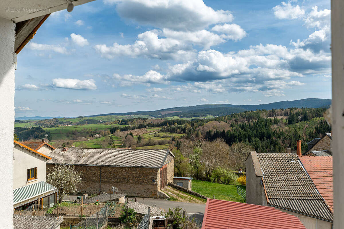Maison à VEDRINES-SAINT-LOUP