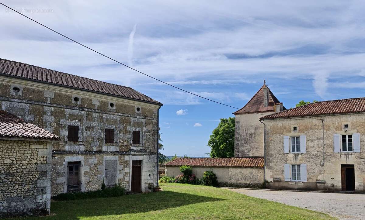Maison à AUBETERRE-SUR-DRONNE