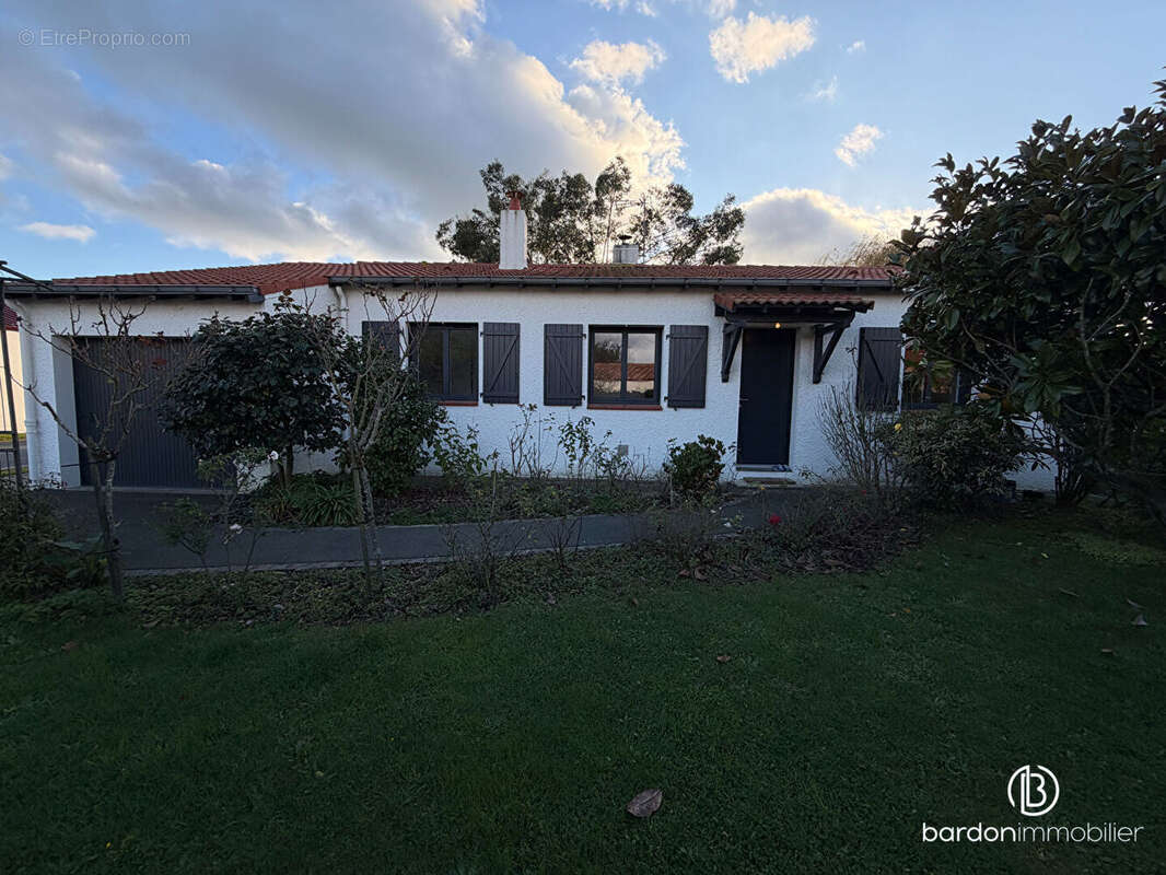 Maison à SAINT-ETIENNE-DE-MER-MORTE