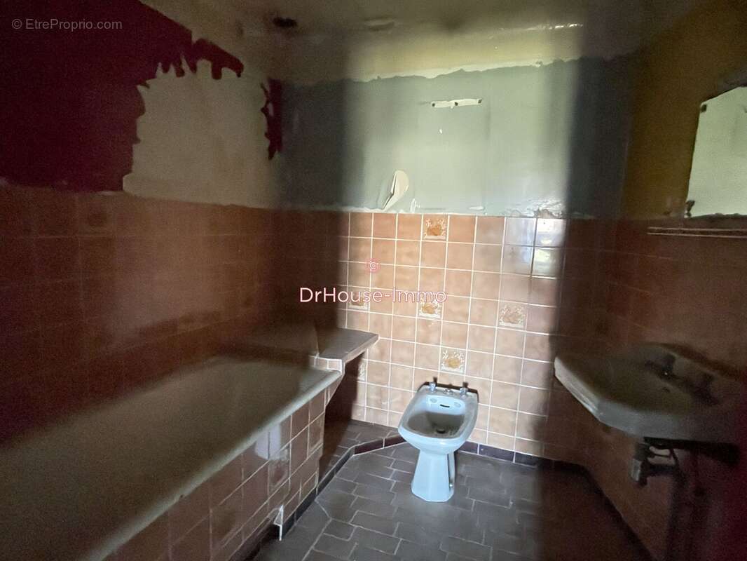 Appartement 300 m² à Escles  - photo 35