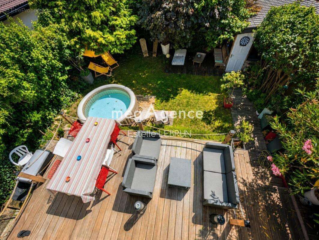 Maison - 8 pièces - 6 Chambres - Studio 16m² - Garage - Stationnement - Sous-Sol Complet - Jardin Sans Vis-à-Vis - photo 2