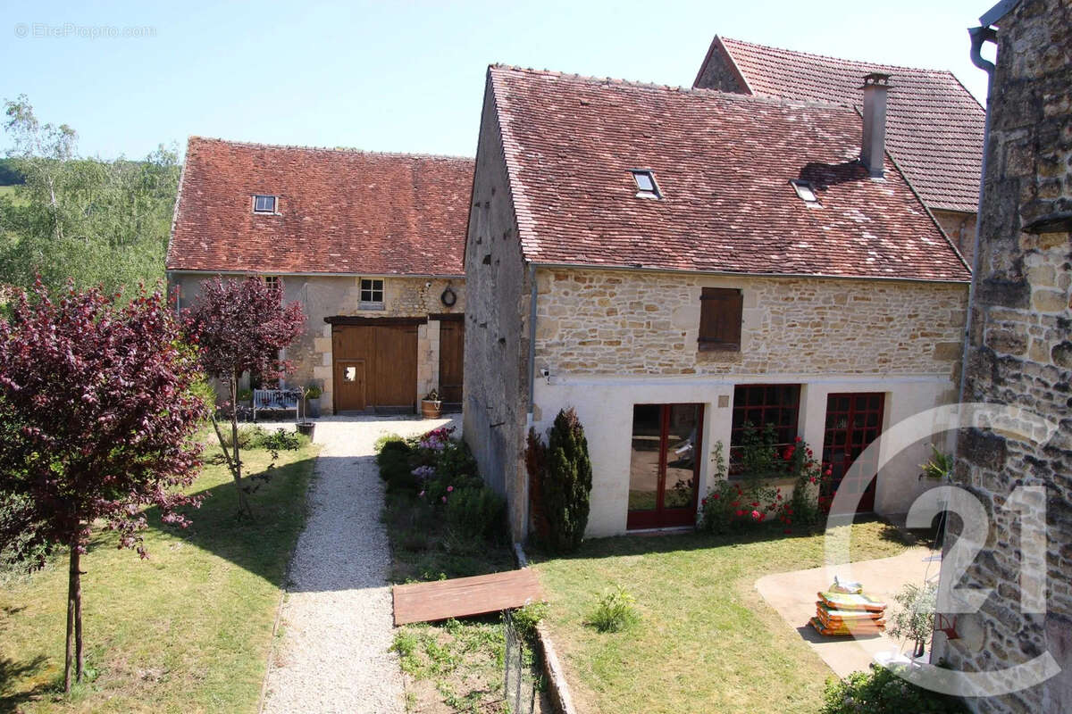 Maison à CHATEAUNEUF-VAL-DE-BARGIS