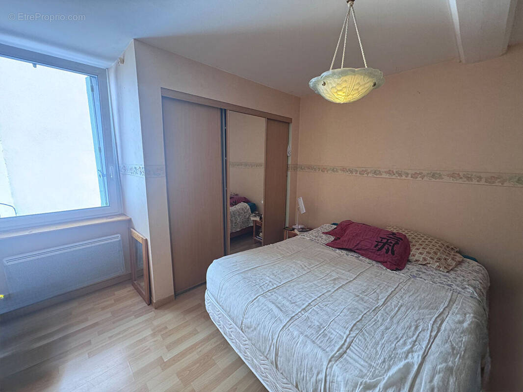 Maison à LES MARTRES-DE-VEYRE