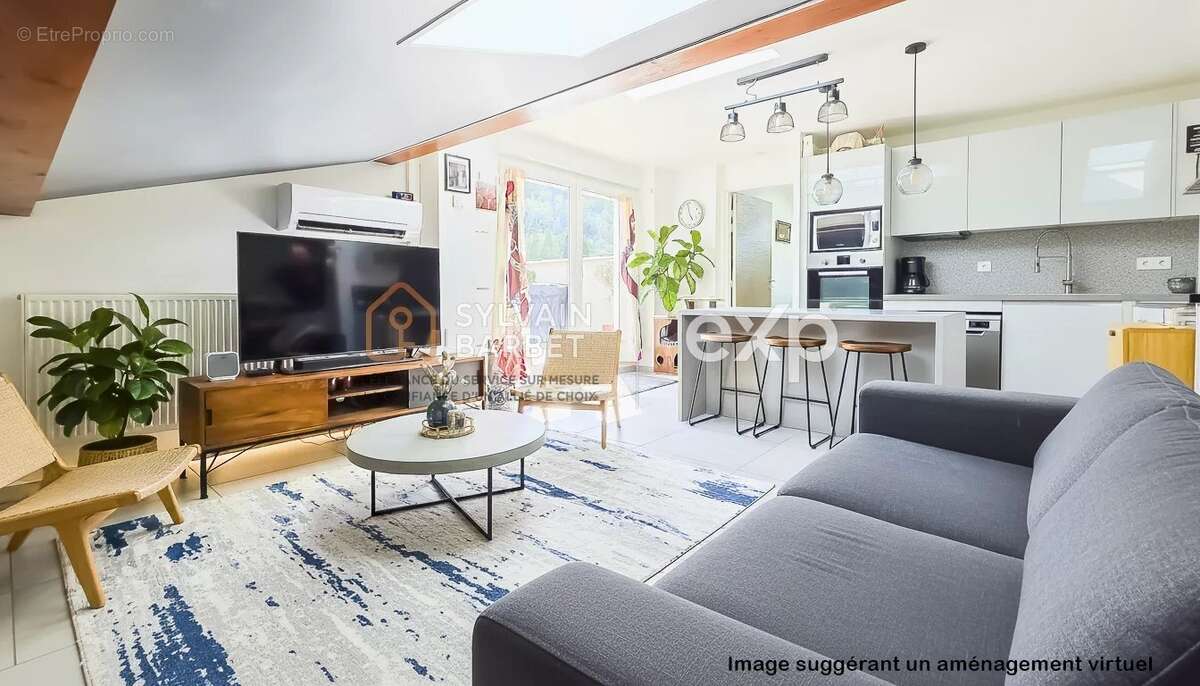 Appartement à SOLLIES-PONT