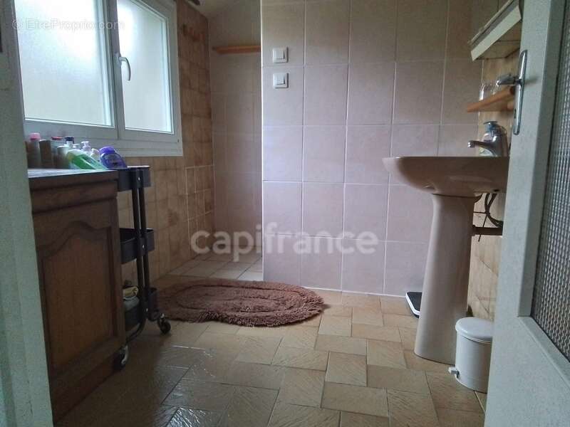 Maison à vendre corps de ferme +longère de 333 m2 au total avec vie de plain pied possible, parcelle de 1110m2, entre Rostrenen  - photo 14