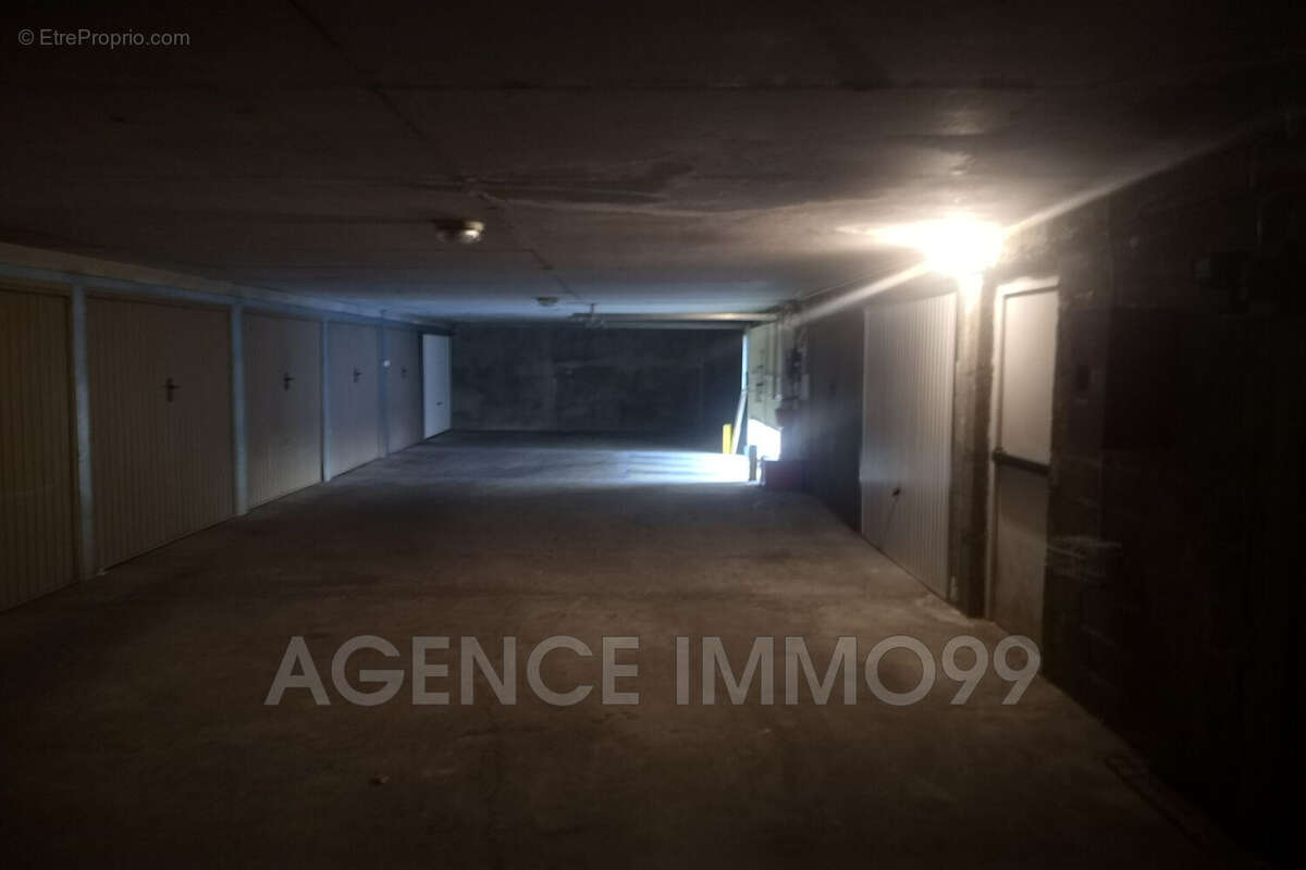 Parking à LE CANNET