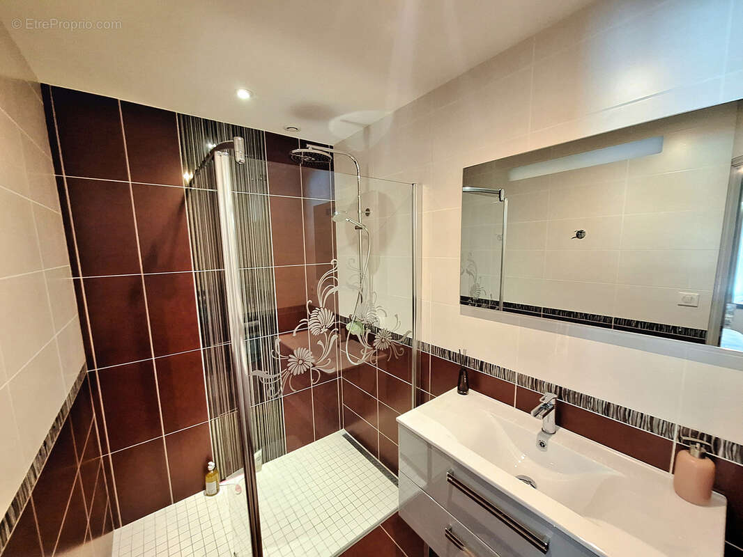 Longère de caractère avec 5 chambres - photo 15