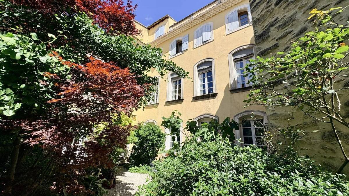 Maison à COURTHEZON