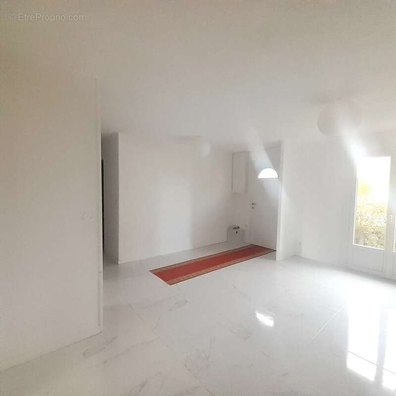 Maison à VILLENEUVE-SUR-YONNE