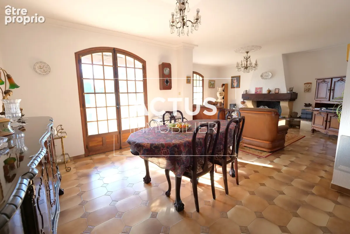 Maison 6 pièces 140 m² à vendre à Salon-De-Provence (13300) - photo 3