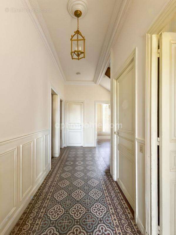 Propriete -  maison bourgeoise d'exception 10 pieces - 785 000 euros - terrain 2000 m2 - photo 17