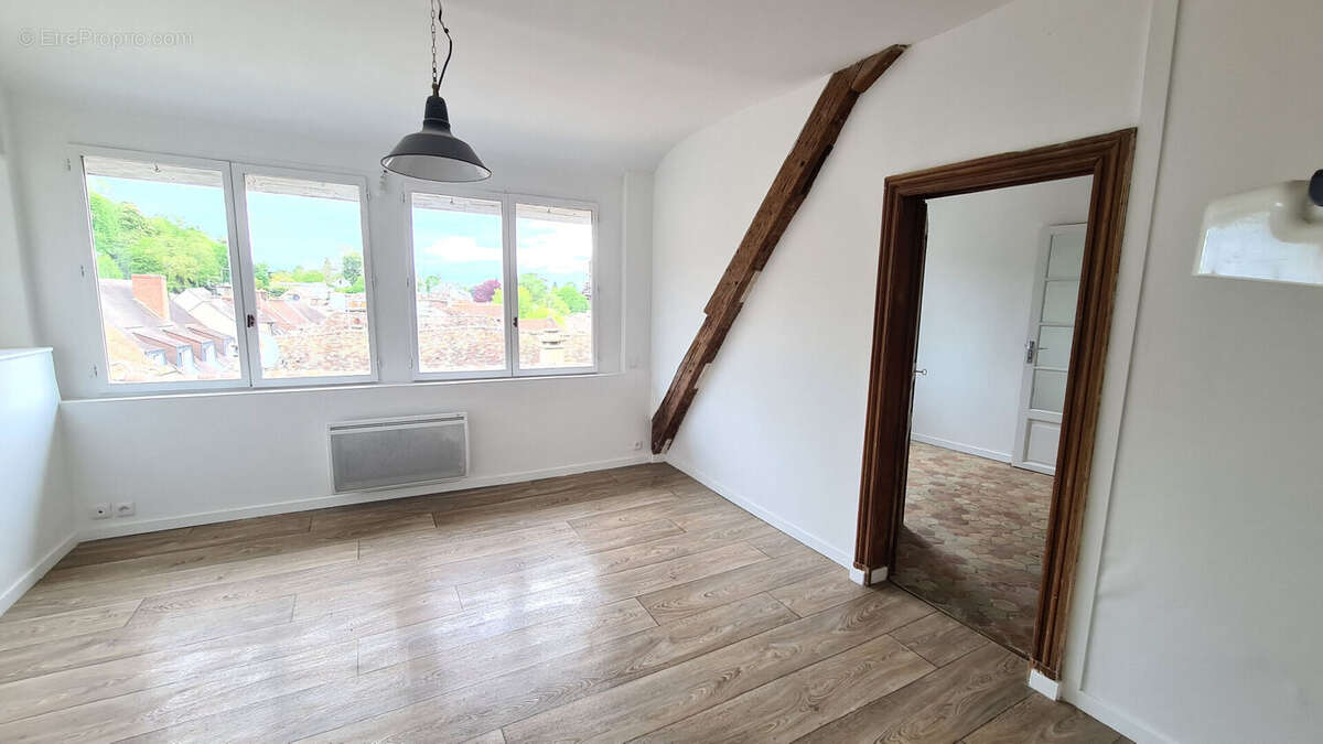 Bel Appartement Duplex 82m2 coeur Montfort l'Amaury - photo 2