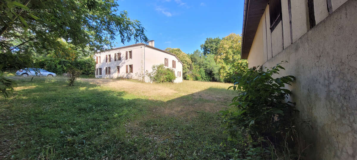 Secteur Samadet, maison de maître 6 chambres, avec sa dépendance sur plus de 2 hectares avec un puits - photo 16