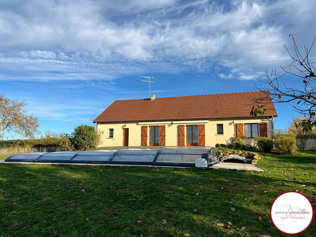 Maison à AINAY-LE-CHATEAU