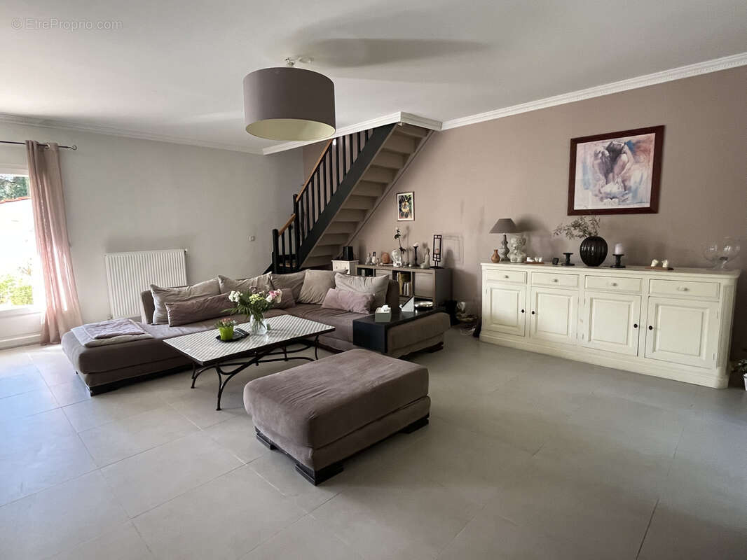 Maison à LA CHAPELLE-LA-REINE