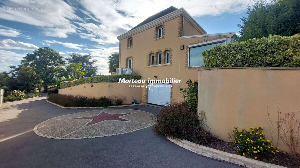 AIGNÉ : Propriété 7 pièces - photo 2