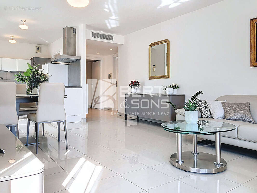 Appartement à MANDELIEU-LA-NAPOULE