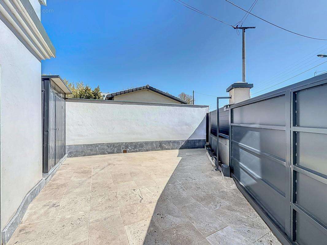 Maison à VAULX-EN-VELIN