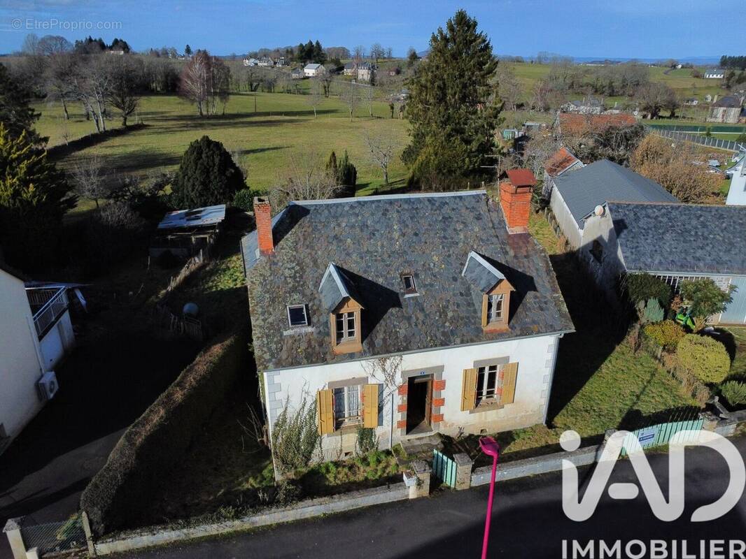 Photo 1 - Maison à ALLY
