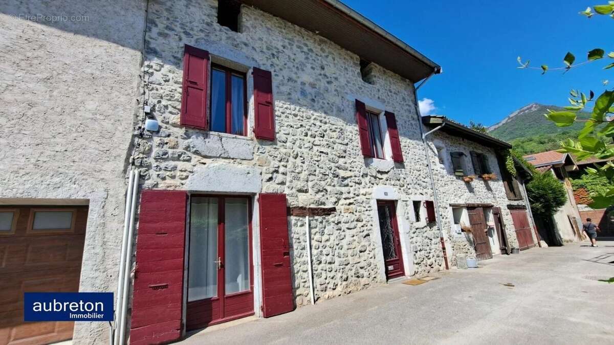 Maison à LA TERRASSE