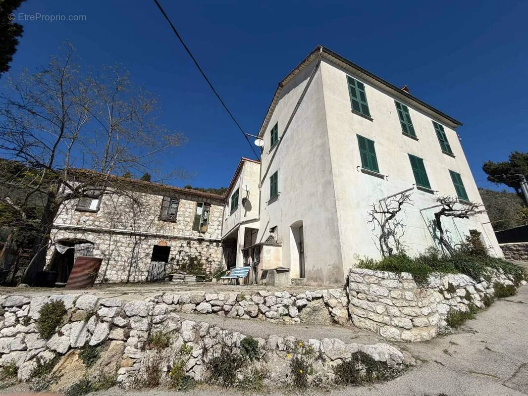 Appartement à LA TURBIE
