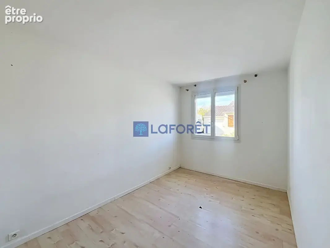 Maison 6 pièces 4 chambres - Quartier des fleurs - SAINT-PIERRE-DU-PERRAY - photo 12