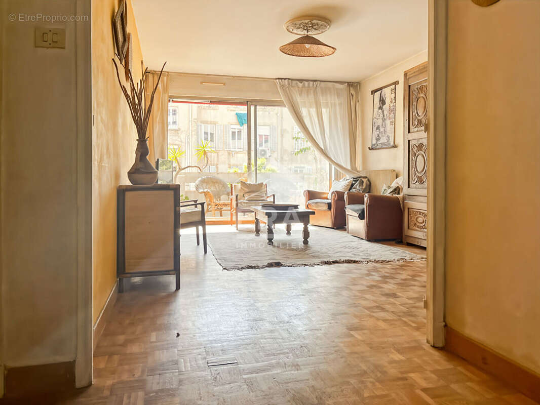 Appartement à MARSEILLE-4E