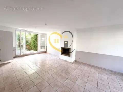 Maison à FONTENAY-LE-FLEURY