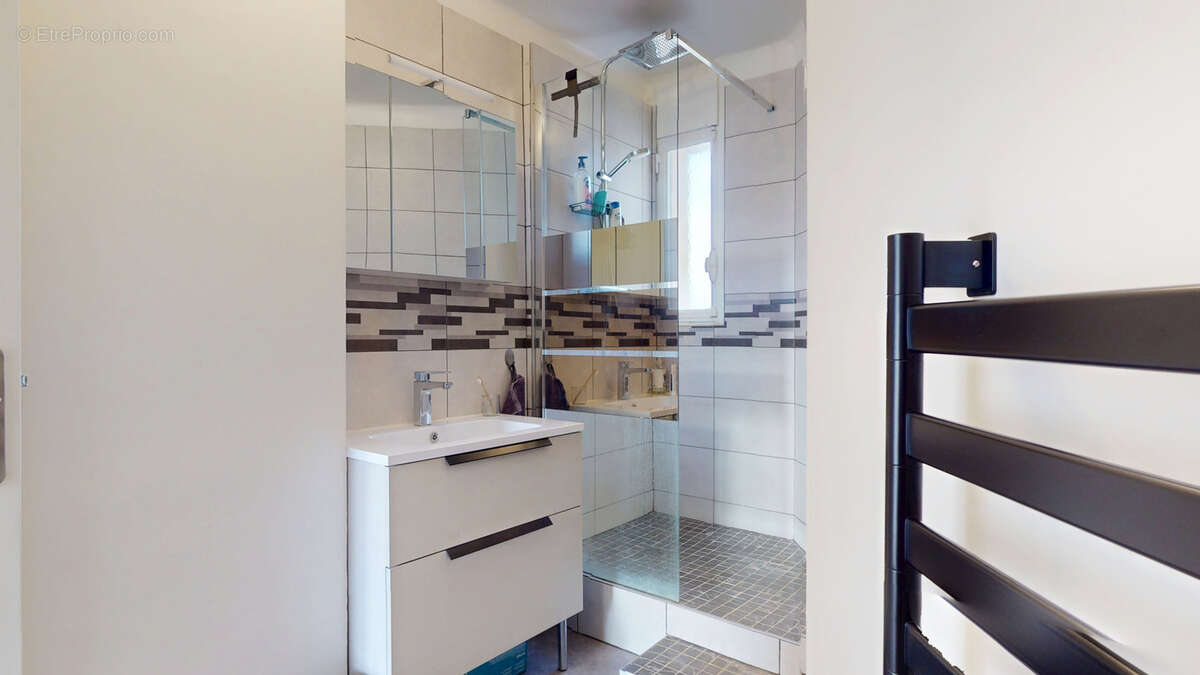 Appartement à SARTROUVILLE