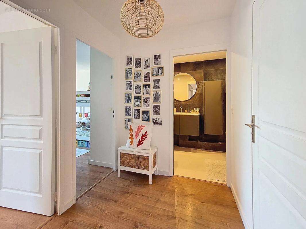 Appartement à SAINT-LAURENT-DU-VAR