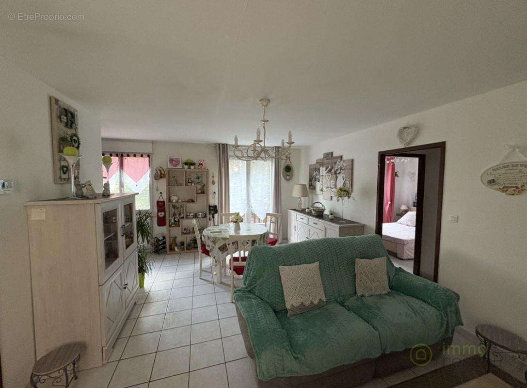 Appartement à SAINT-DONAT-SUR-L'HERBASSE