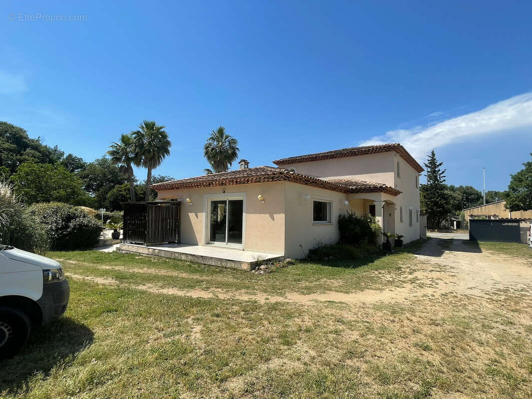 Maison à ROQUEBRUNE-SUR-ARGENS