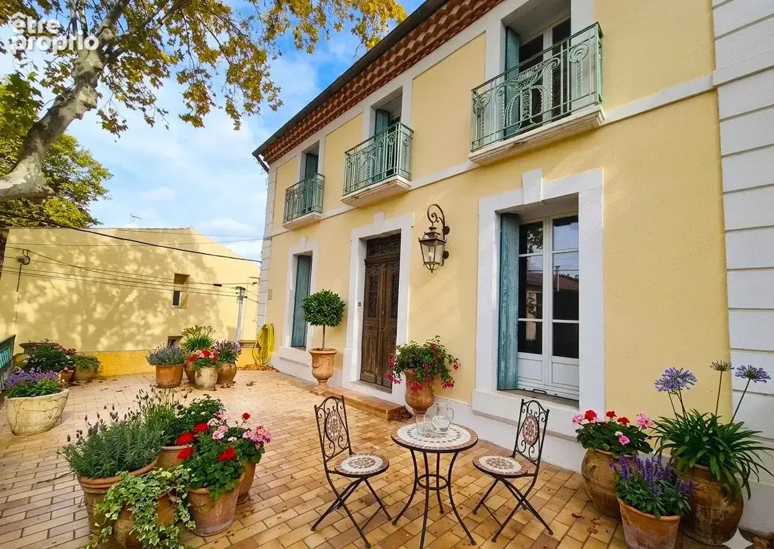 Superbe maison de vigneron avec grand garage, terrasses et jardin. - photo 18