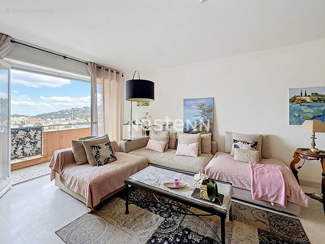Appartement à VALLAURIS
