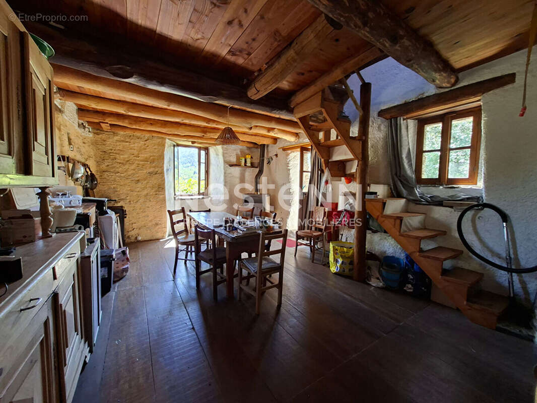 Maison de hameau en pierre à vendre à Saint-Germain-de-Calberte ? 157 m², 5 chambres, cour intérieure et vue sur la vallée - photo 12