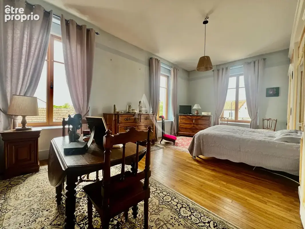 Maison bourgeoise avec dépendances et jardin - photo 10