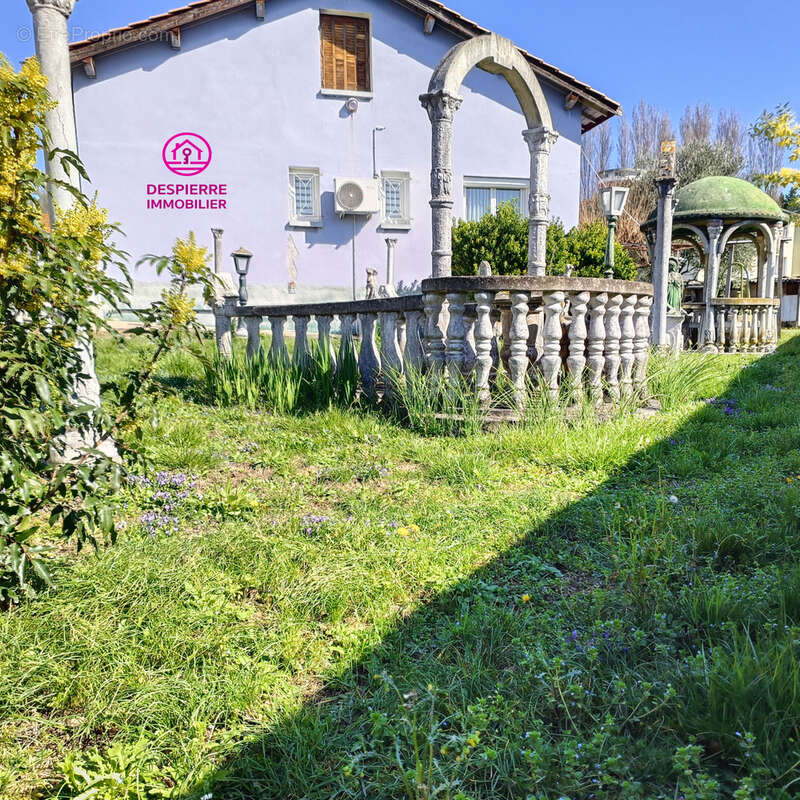 ROUSSILLON, Maison 6 pièces 160m2 habitables + grenier aménagé 68m2 environ, terrain 919m2 environ. - photo 2
