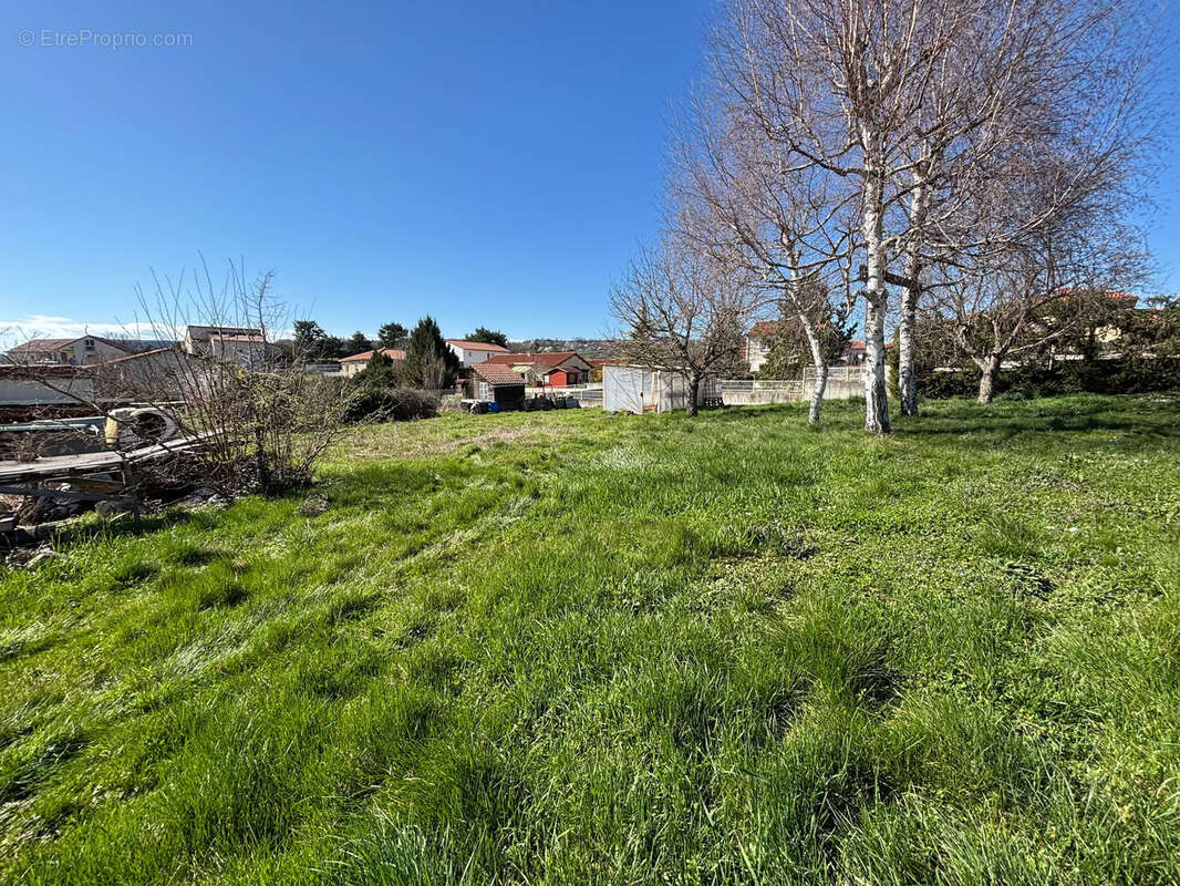 Terrain à LE MONTEIL