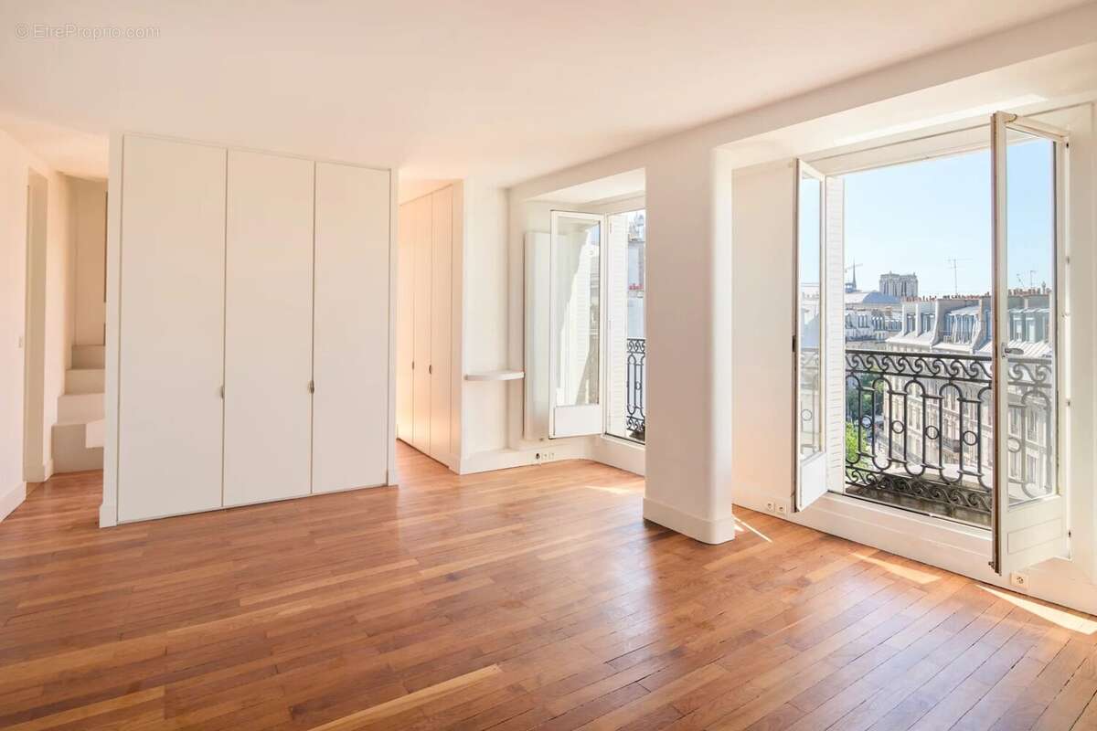 Appartement à PARIS-1E