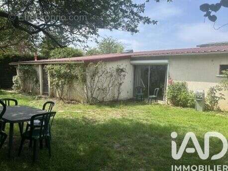 Photo 3 - Maison à SAINTRY-SUR-SEINE