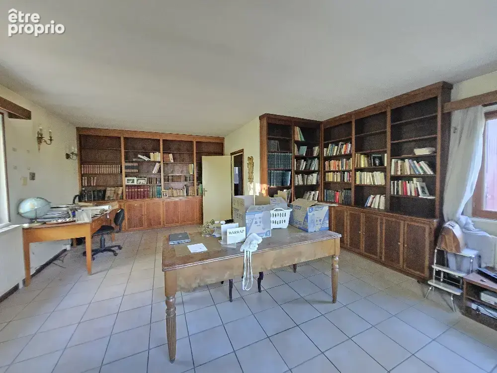 Maison familiale de caractère à Chaponost, 244 m2 habitables (304 m2 au sol total) sur terrain clos et arboré - photo 13