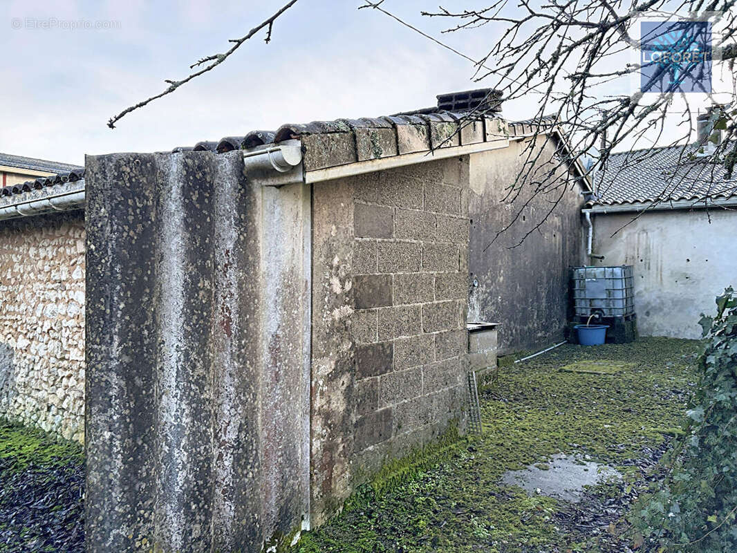 Maison à MONTLIEU-LA-GARDE